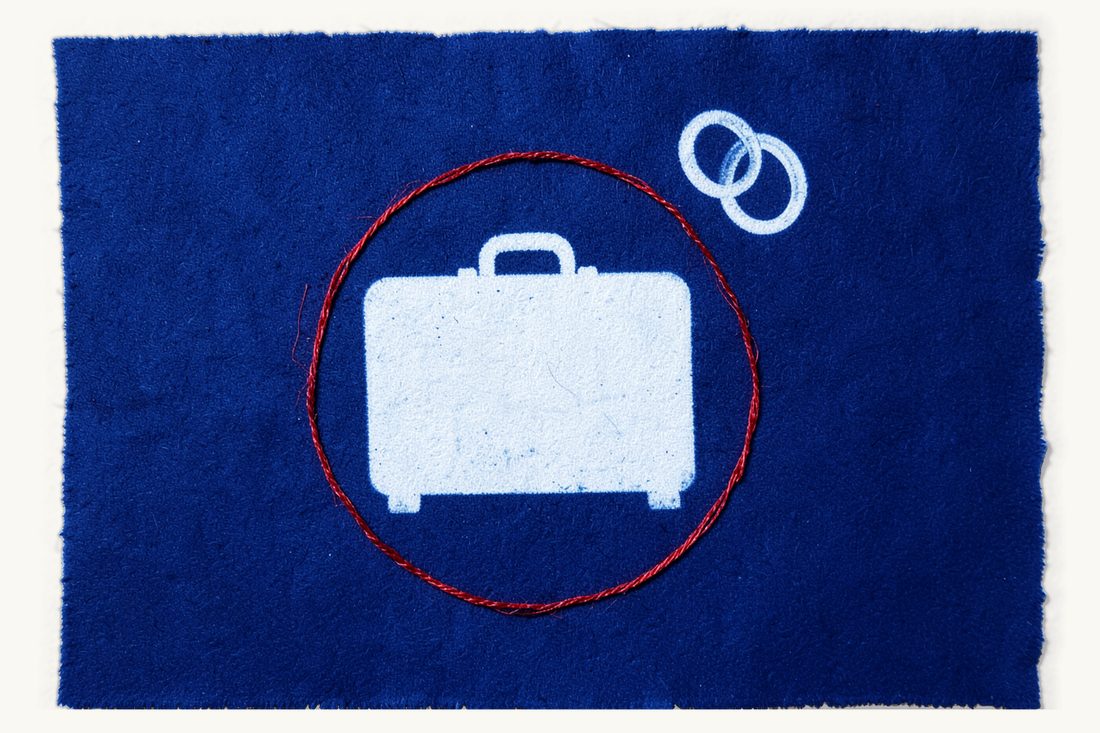 What counts as personal property in a Turkish divorce: a large suitcase enclosed by a ring of red thread, two wedding rings lying apart outside it, cyanotype print