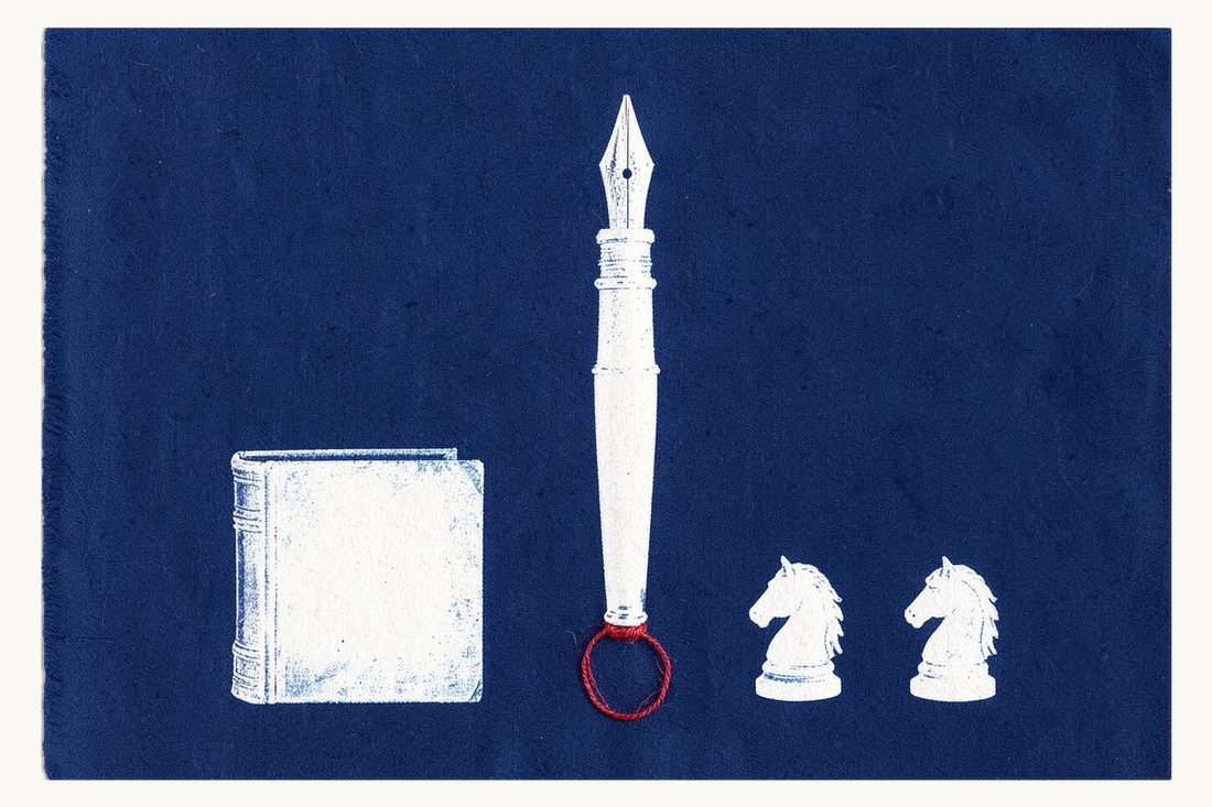 Choice of court versus arbitration clauses: a large fountain pen standing on its nib, an antique book on one side and three chess knights on the other, a red thread loop between them, cyanotype print