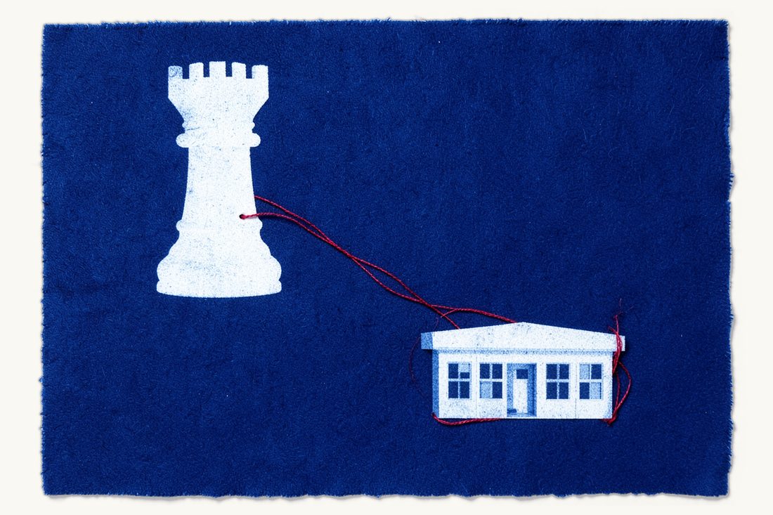 Parent and subsidiary liability in Turkish company groups: a large chess rook at the upper left and a small office block at the lower right, a red thread running from the rook and winding once around the block in a closed loop, cyanotype print