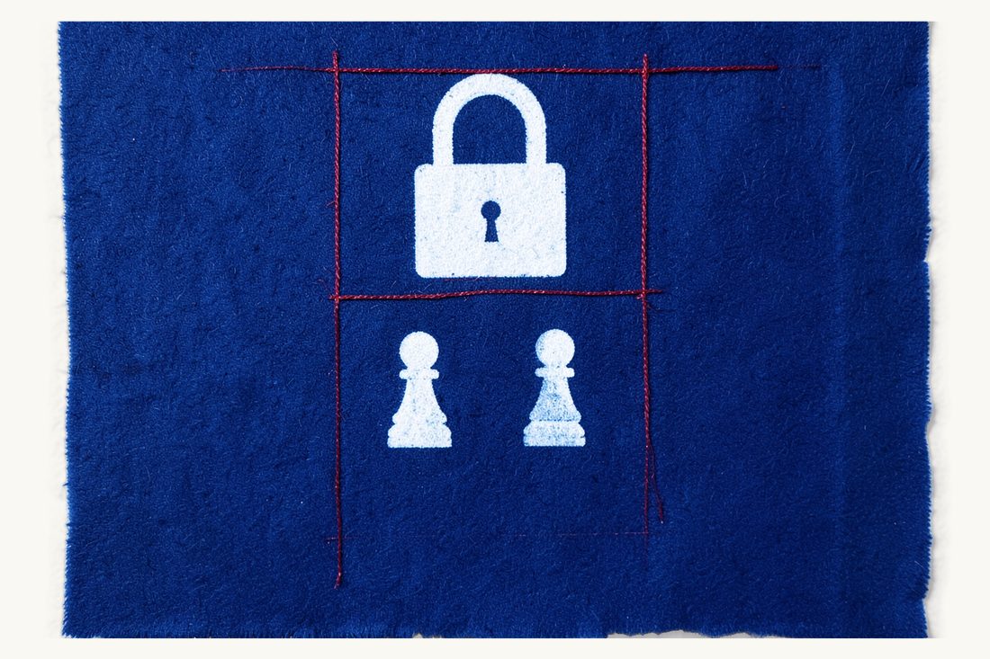 Confidentiality of arbitration proceedings: a large padlock closing a red thread rectangle in which two small pawns face each other, cyanotype print