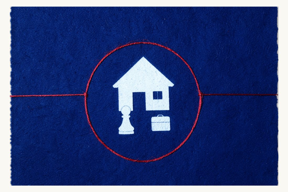Tax residency in Türkiye for foreigners: a house inside a wide red thread circle with a small chess pawn and a small suitcase standing in front of it, cyanotype print