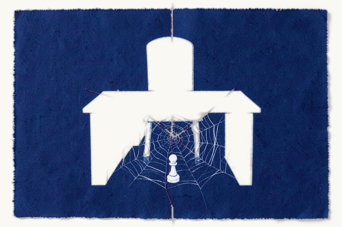 L'abus de fonction en droit pénal turc : un bureau et un fauteuil vides reliés par une épaisse toile d'araignée, un pion qui attend, son fil rouge pris dans la toile, cyanotype