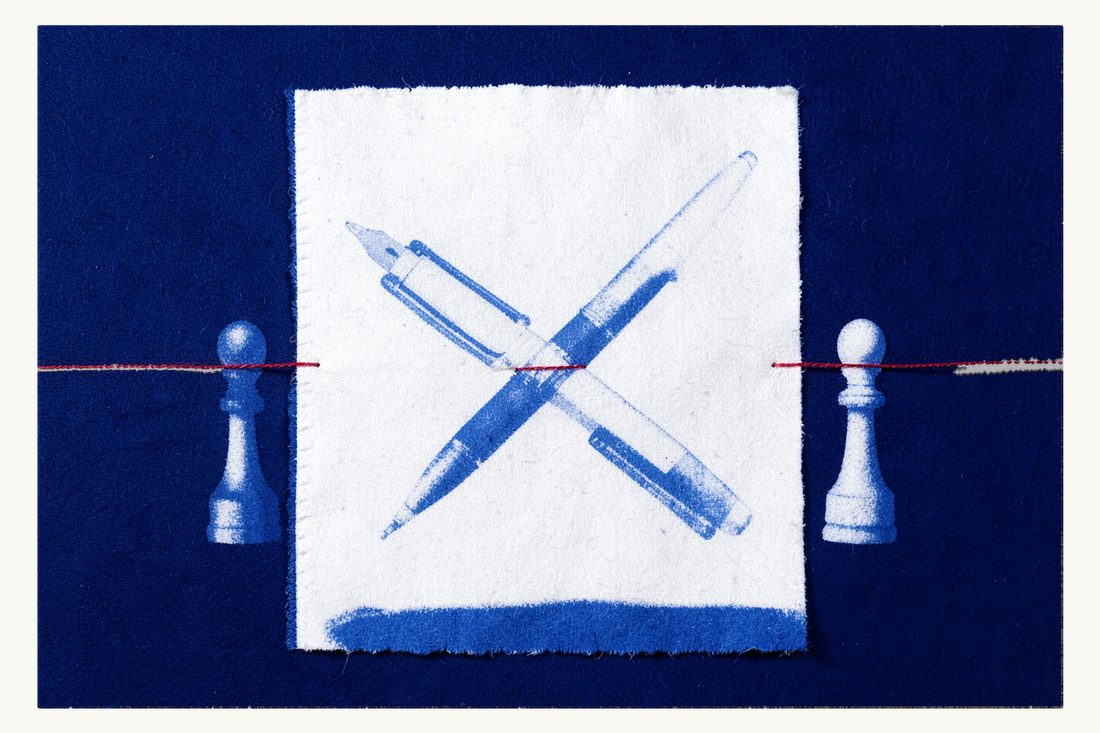 Commercial contract law in Türkiye: a large fountain pen lying on a blank sheet, two chess pawns at its edges linked by a red thread, cyanotype print