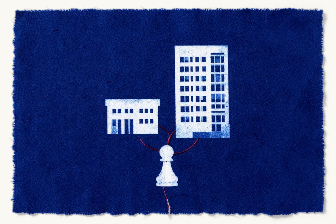 Choosing between an LLC and a joint-stock company in Türkiye: a red thread splitting from a chess pawn towards a low and a tall office block, cyanotype print
